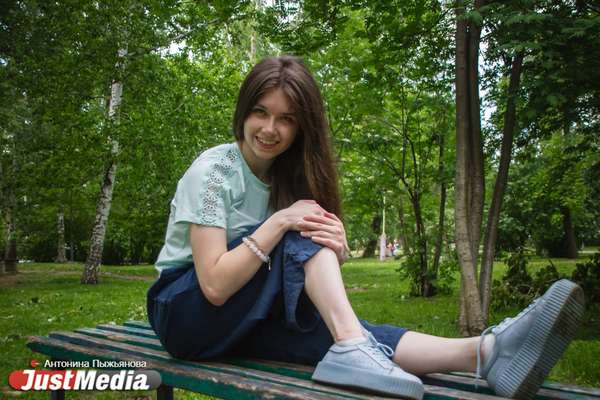 Анна Русских, студентка: «Если погода вас не радует, то закройте глаза и представьте себя на Соррентийском побережье». В Екатеринбурге +14 градуса - Фото 1