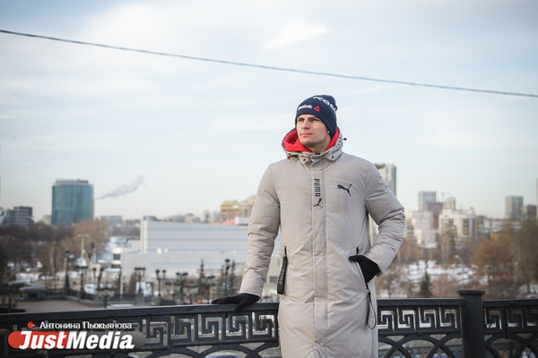 Александр Федотов, шоу «Золото Геленджика»: «Недавно прилетел из Москвы. Безумно холодно у вас. Отвык я уже от таких морозов». В Екатеринбург -5  - Фото 1