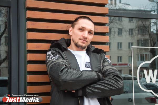 Максим Бощенко, дрессировщик яков: «Как и мои подопечные, дикие горные северные яки, я не боюсь зимы». В Екатеринбурге -3 градуса и мокрый снег - Фото 3