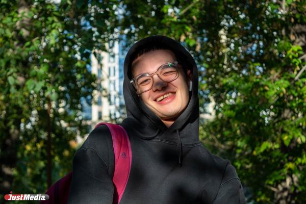 Николай Семендеев, официант: «Погода в последнее время радует». В Екатеринбурге + 18 градусов - Фото 3