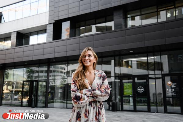 PR-специалист Марианна Федотова: «Хочется, чтобы теплая погода задержалась как можно дольше в моем любимом городе!». В выходные в Екатеринбурге небольшой дождь и +17. ФОТО, ВИДЕО - Фото 8